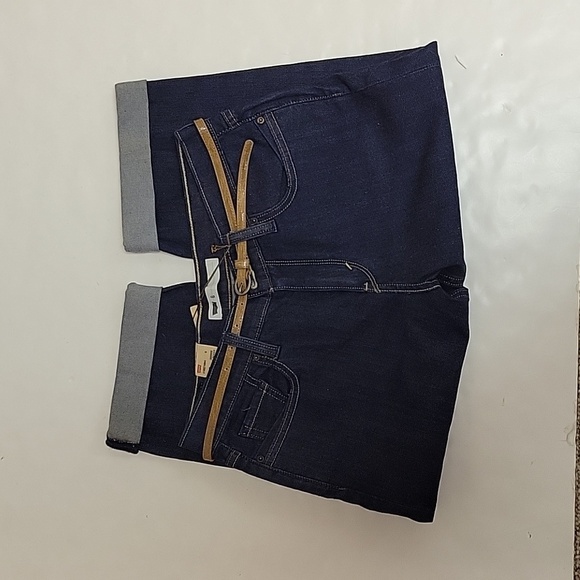 NWT dark wash 515 Levi's capri with belt. Sz 6 - Picture 2 of 3